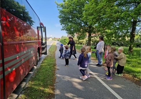 Busbanden i Skovlinden stiger ombord